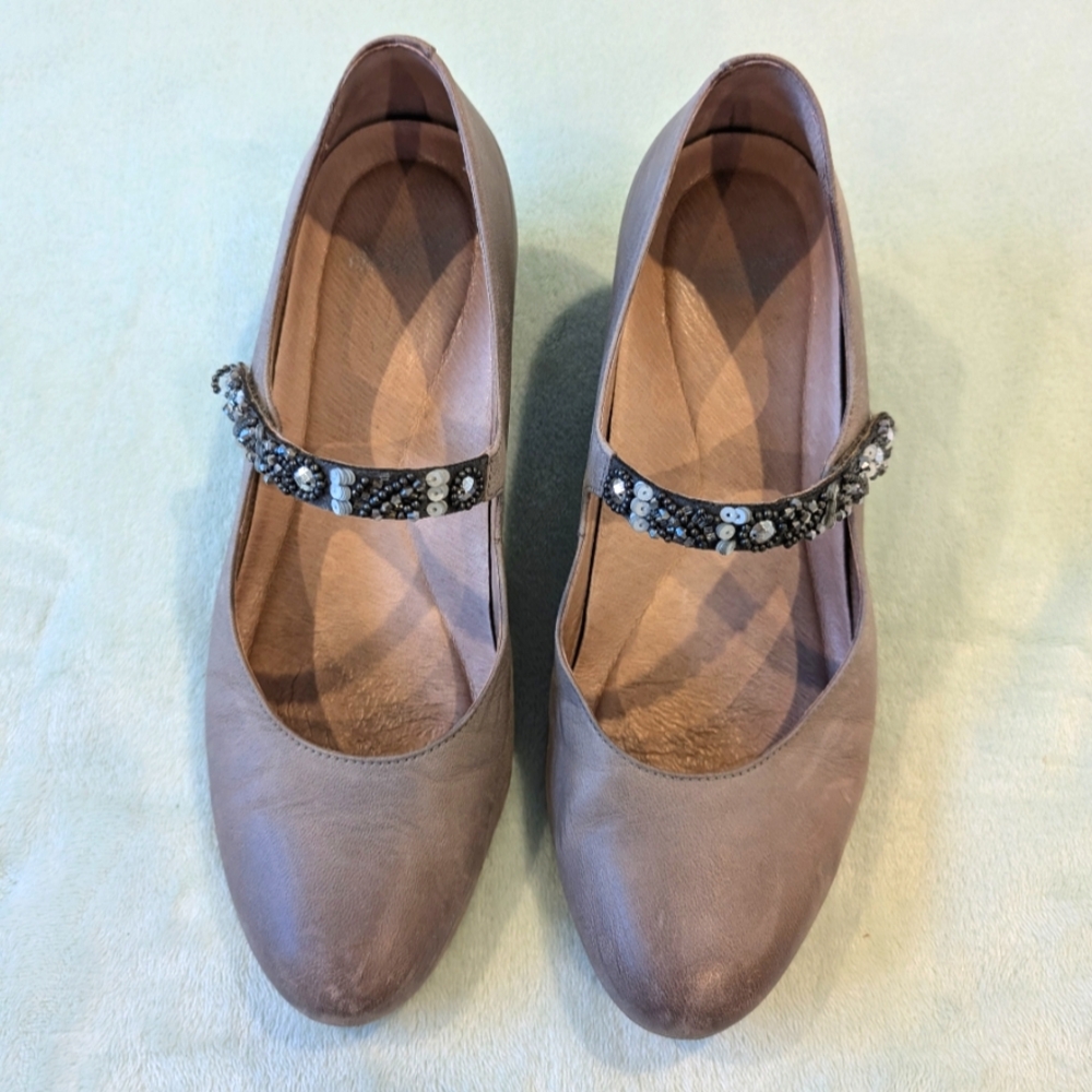 Dansko Mary Janes - 41 - taupe